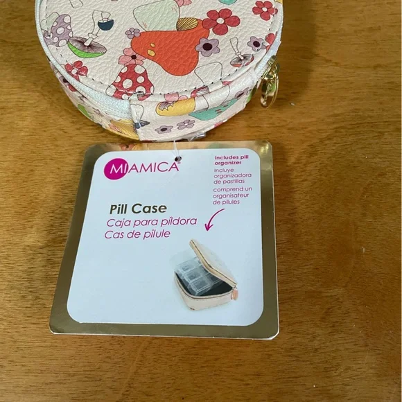 NWT Urban Outfitters x Miamica UO Daily Pill Case - Picture 3 of 8